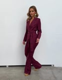 Vidéo: Pantalon évasé en jacquard aubergine Vidéo: Pantalon évasé en jacquard aubergine