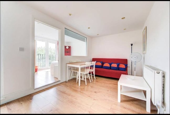 Amazing  2 bed  furnished flat- Centrally Located Main Photo