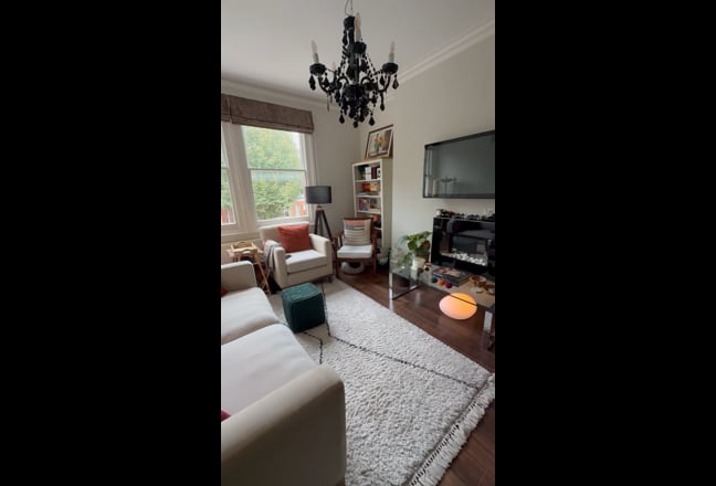Lovely entire 2 bed flat near Maida Vale station Main Photo