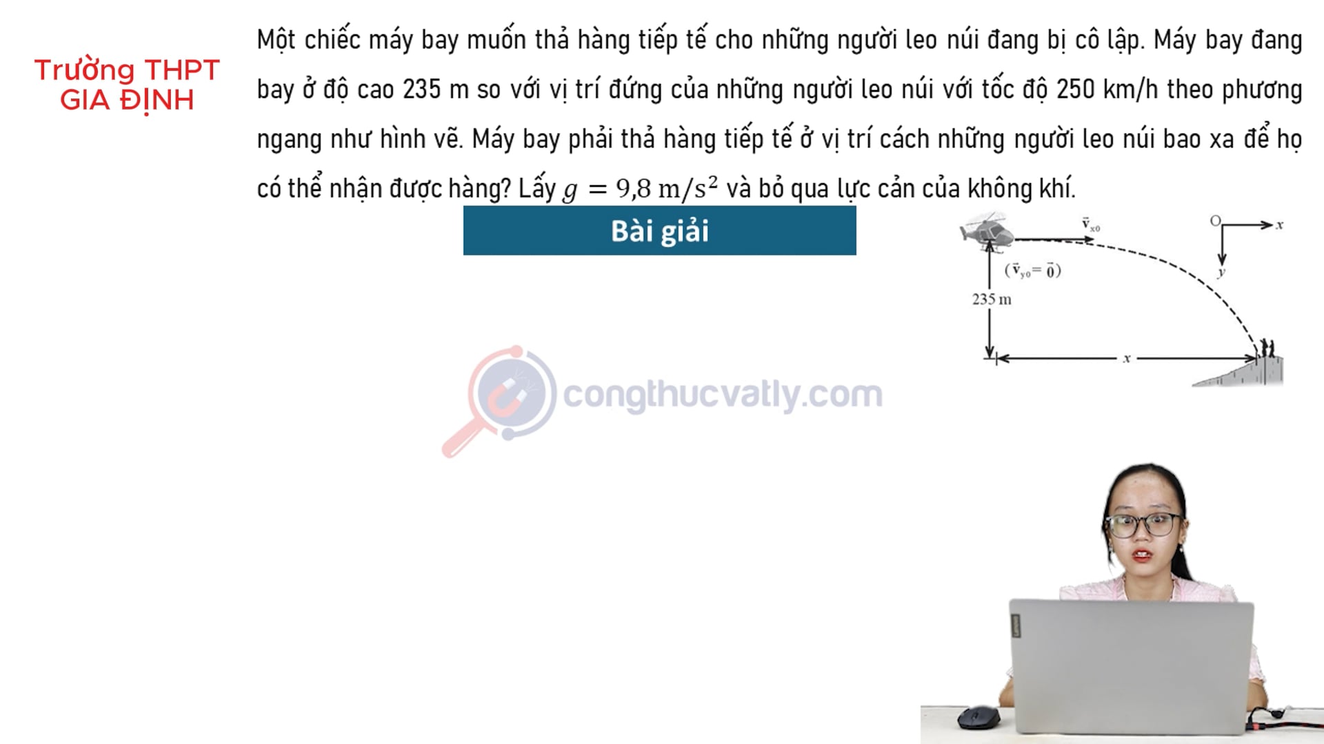 Máy bay phải thả hàng tiếp tế ở vị trí cách những người leo núi bao xa để họ có thể nhận được hàng? THPT Gia Định 