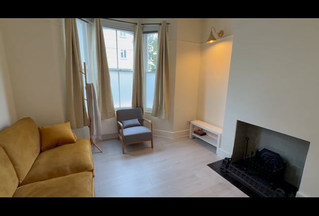 Homey double bedroom - newly renovated house Main Photo