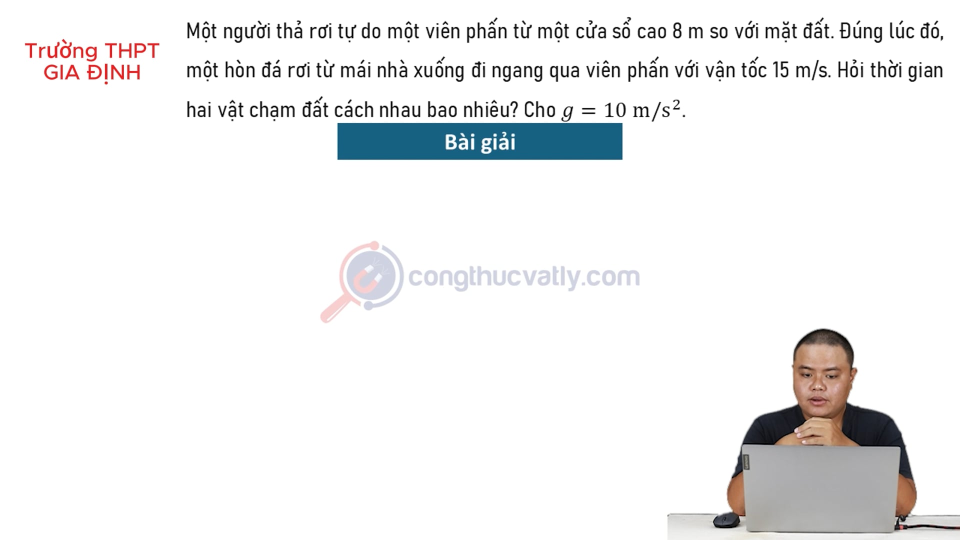 Một người thả rơi tự do một viên phấn từ một cửa sổ cao 8 m so với mặt đất. Hỏi thời gian hai vật chạm đất cách nhau bao nhiêu?