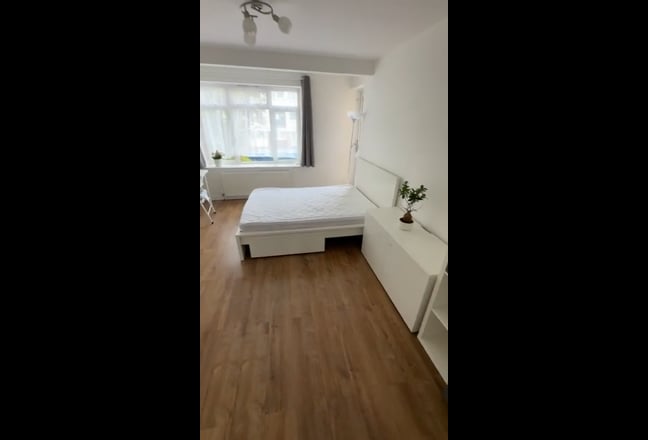Big Double Room Upton Park Short Let Considered  Main Photo