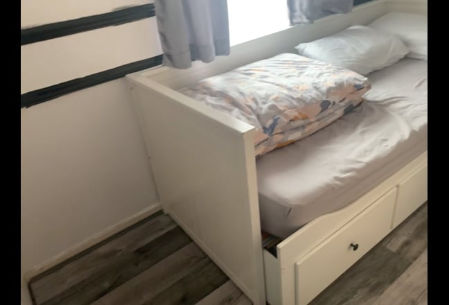 Cosy Large Single Bedroom in a Two Bedroom House Main Photo