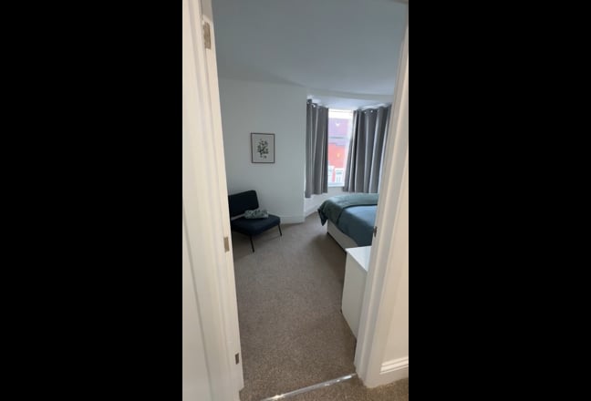Newly Refurbished Double En-Suite Room Main Photo