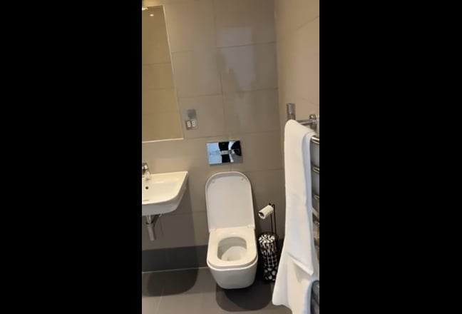 Double room in Duplex house with your own Bathroom Main Photo