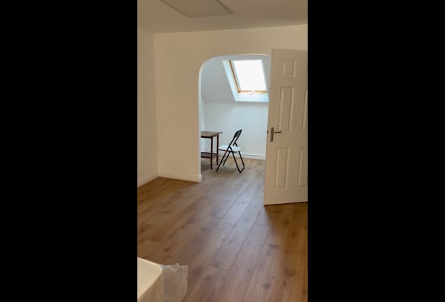 En-suite available Oxley Park Main Photo