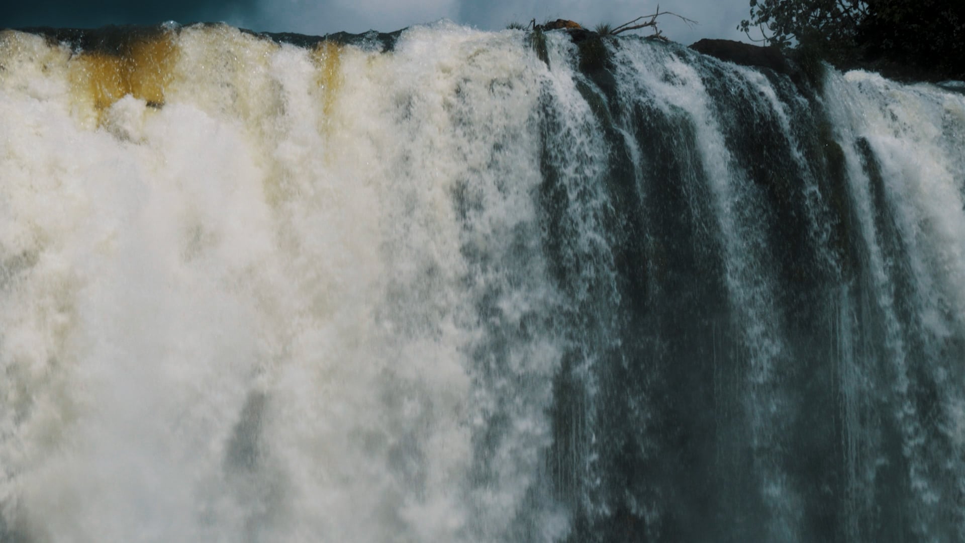 Episode 1: "BIENVENIDO A CANAIMA"