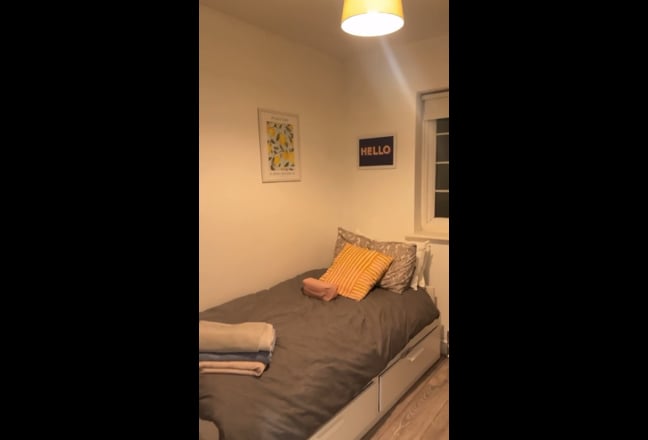 Bright Single Room in Peaceful Clapham Flat Main Photo