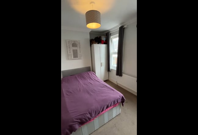 Lovely Good-sized Double Room in Stratford Village Main Photo