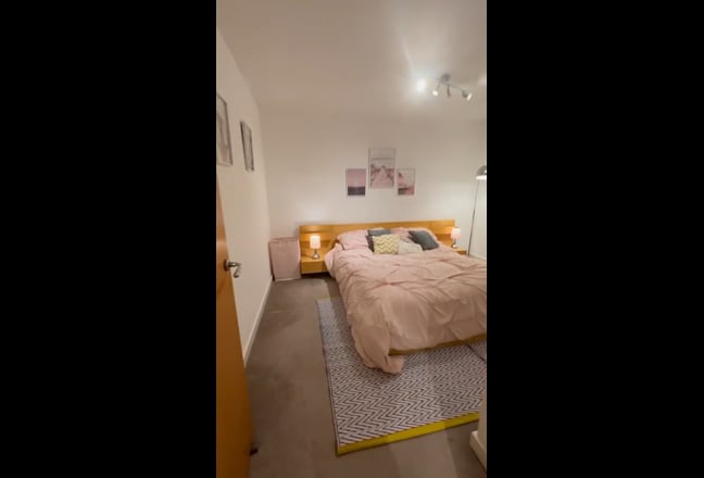  Huge 2 bed 2 bath flat 15mins from City  Main Photo