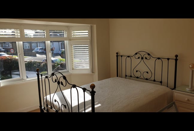 A bright spacious double room  Main Photo