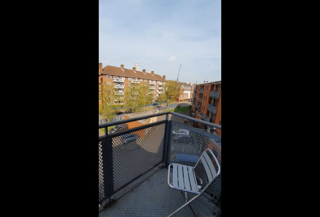 Large bedroom with balcony near Canary Wharf  Main Photo