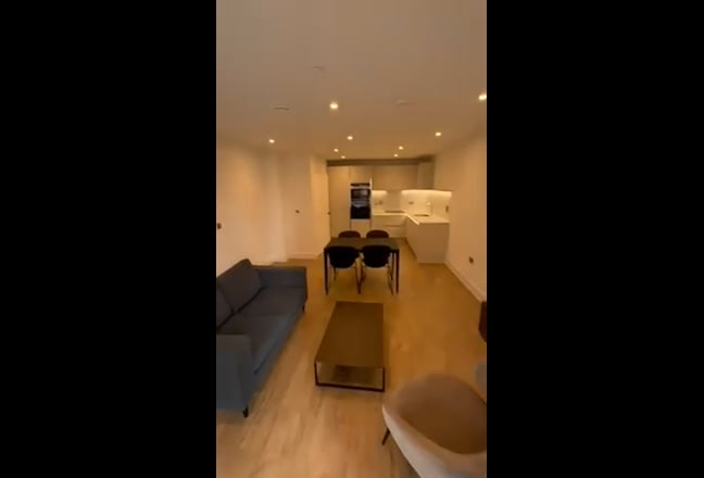 1 bed in a in 2 bed Modern Flat Main Photo