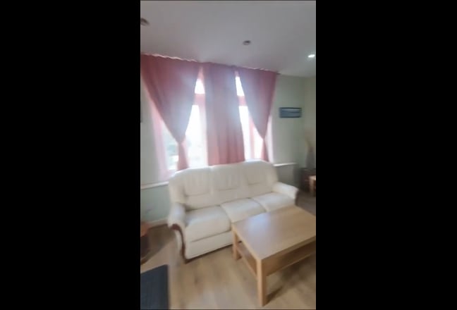 2bhk house in Leeds  Main Photo