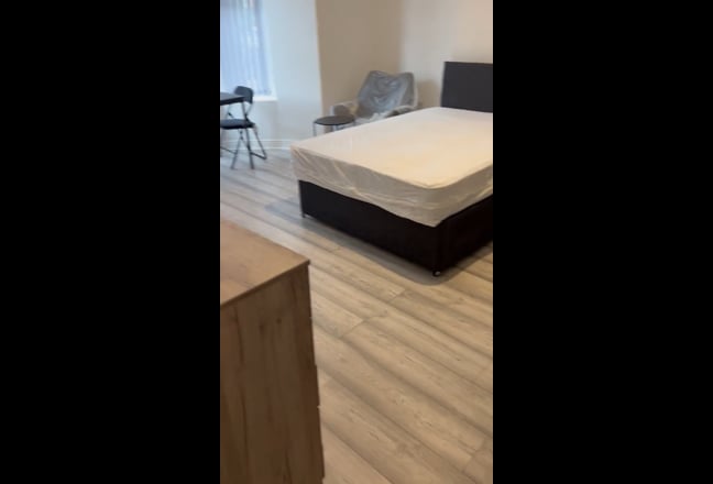 Rooms to rent Main Photo