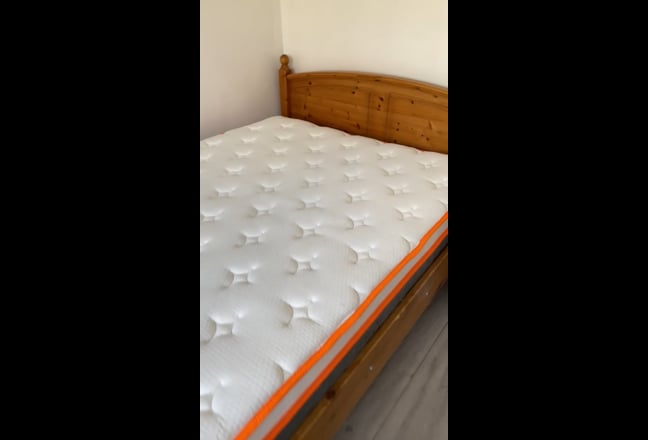 Double room 2 minutes walk from Ealing Broadway  Main Photo