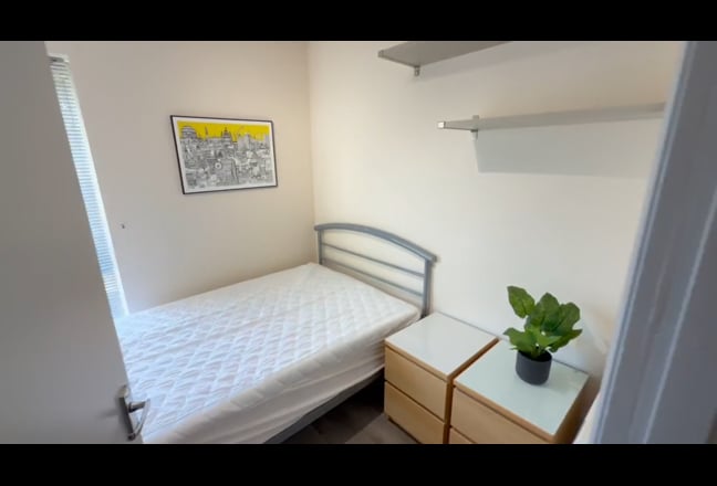 Stunning Top Floor Apartment - fully refurbished Main Photo