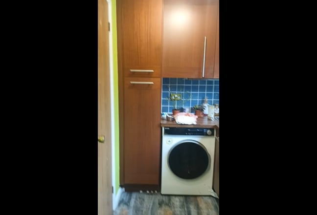 Single room and Double room walk to underground  Main Photo