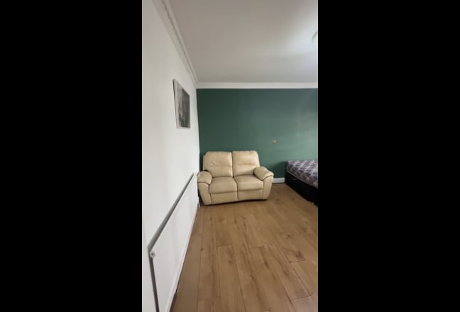Room Available in RM6 Main Photo