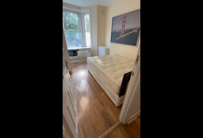 **Central Double Room in Great Flat** Main Photo