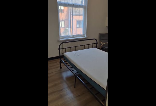 Ensuite room available in Wakefield WF1 Main Photo