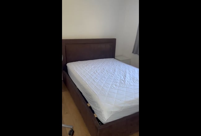    Lovely   double   room  (Girls preferred)
 Main Photo