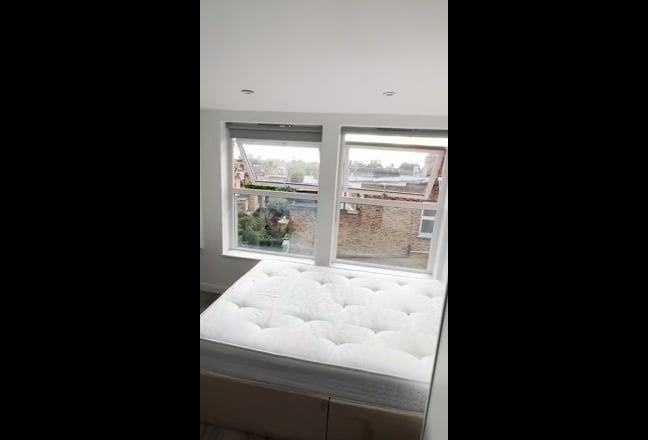 Beautiful en-suite room in Uxbridge Main Photo