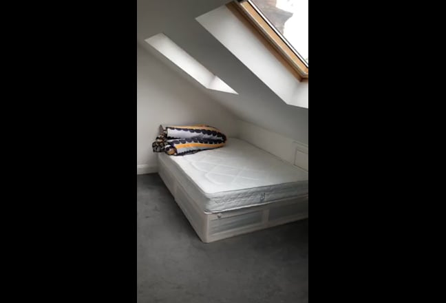 Double Room (3 min walk from Brent Cross tube) Main Photo
