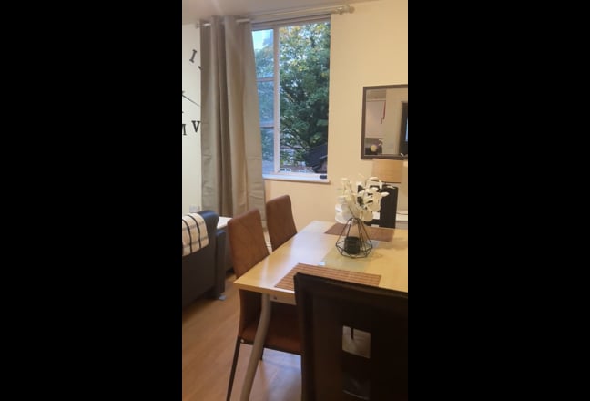 3 Spacious large double rooms - comes with a piano Main Photo
