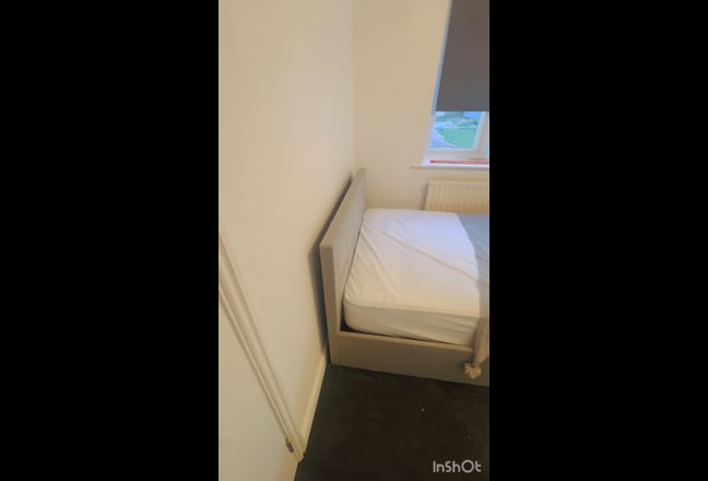 Double room fully furnished plenty of storage    Main Photo