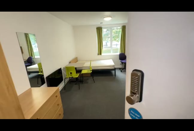 Student only self contained studio flat  Main Photo