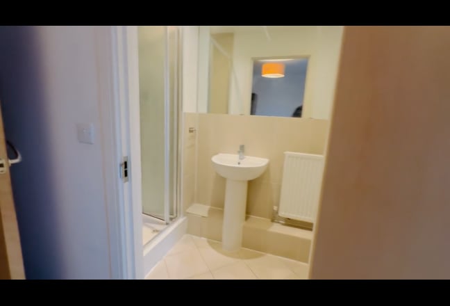 En-suite room available in a luxury flat in Hove  Main Photo
