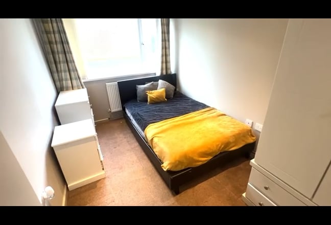 Ground Floor Ensuite Room Close to Telford Centre Main Photo
