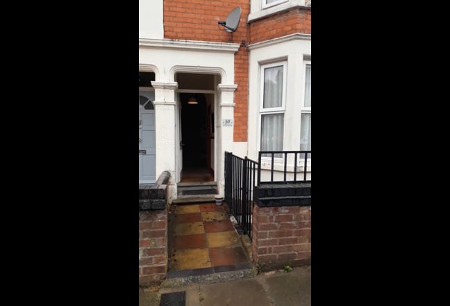 LARGE EN-SUITE room in Abington nr town centre NN1 Main Photo