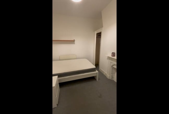 Double Room in Friendly  Central House  Main Photo