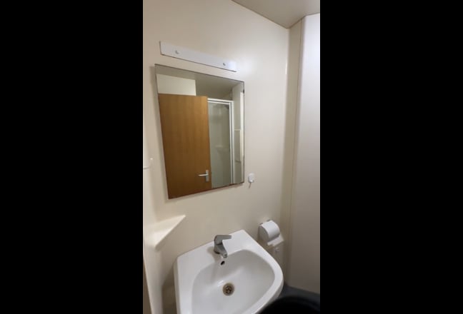 Subletting a student accommodation near UCL Main Photo