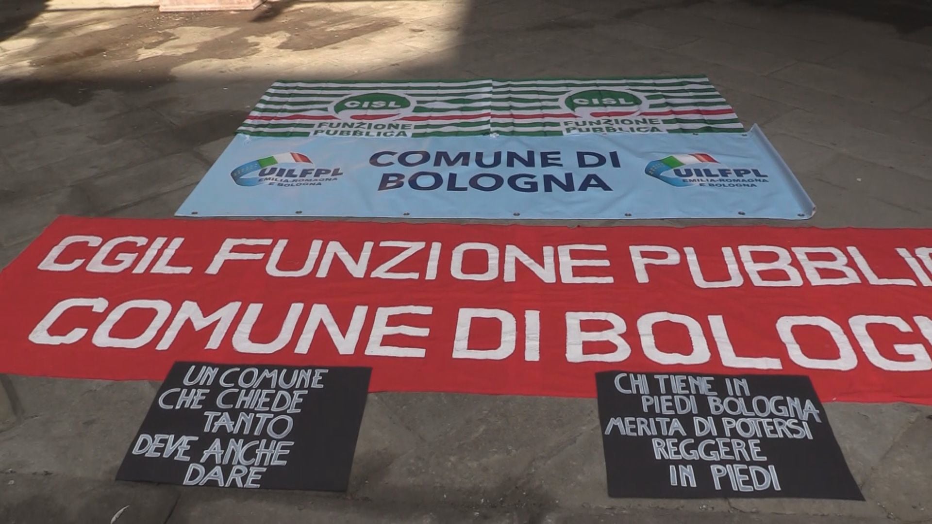 La protesta dei dipendenti del Comune di Bologna: “L’amministrazione investa sulle persone”
