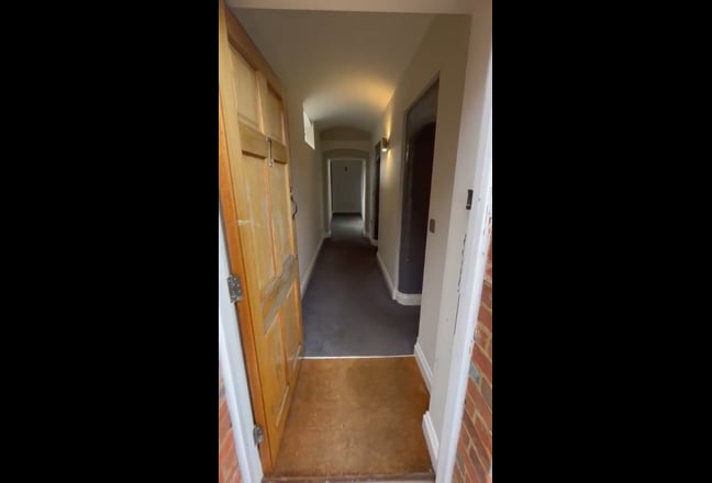 🏡En Suite Room Available in Horsham Town Centre🏡 Main Photo