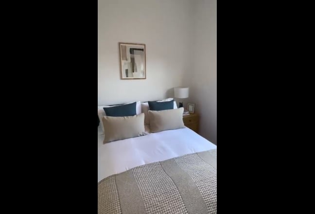 Ensuite room in all-female professional home  Main Photo