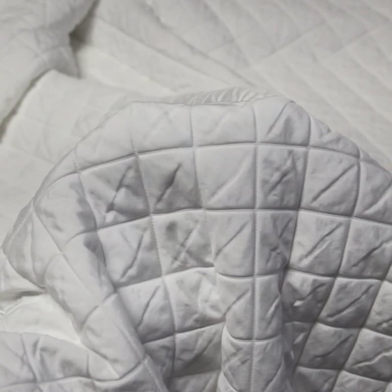 Vidéo: Tissu matelassé - Carreaux blanc