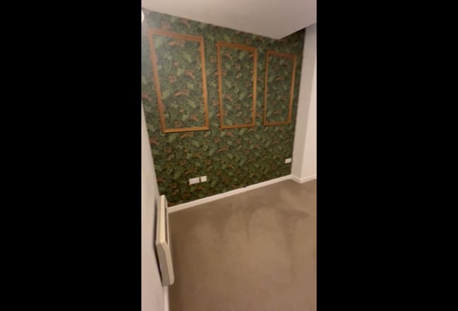 2 Double Bed Apt Next to Train Station Main Photo