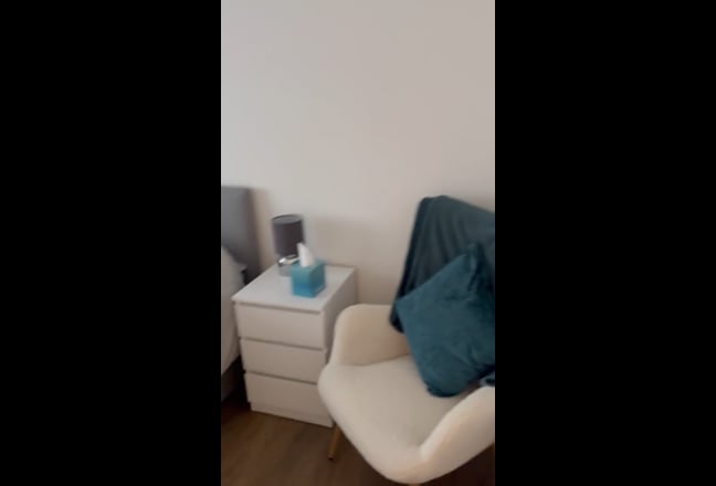 Mon -Fri only .Double room-furnished Main Photo