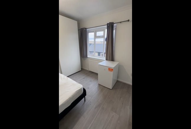 Ensuite Double Room - Chatham town centre  Main Photo