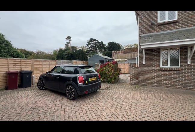 Double Room in Immaculate House Share Main Photo