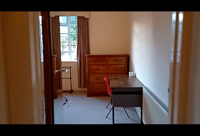 Large double, convenient location, all amenities  Main Photo
