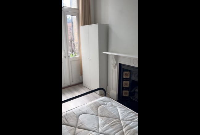 *Large Double En-Suite Rooms in Great Location* Main Photo
