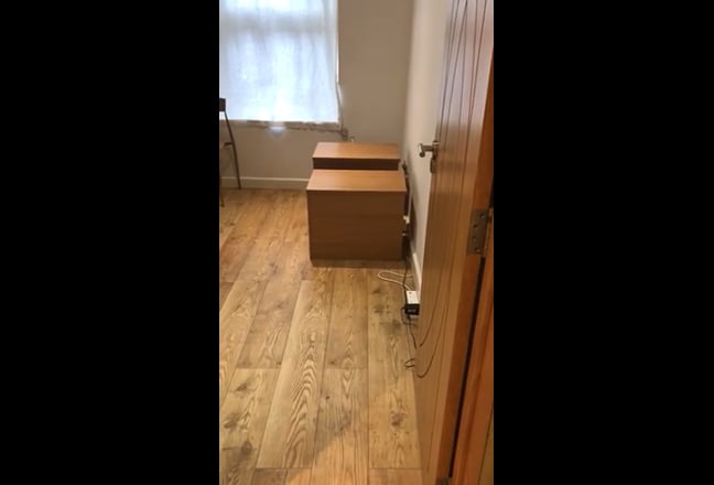Double room for single person at East Ham Main Photo