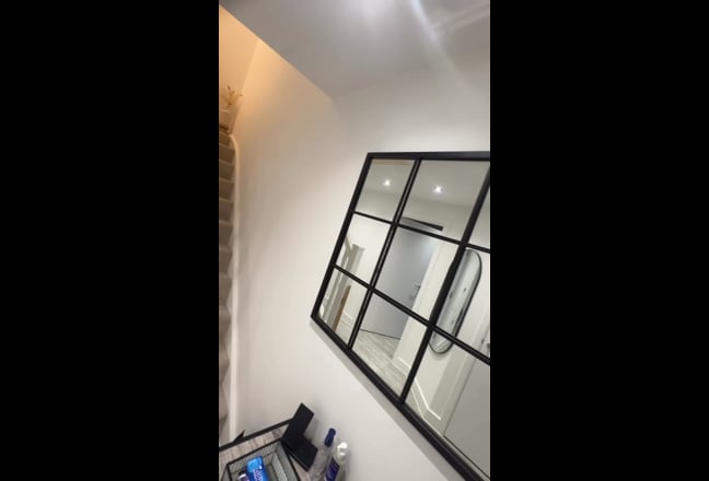 Double Room w/ Private Bathroom in Ascot Main Photo
