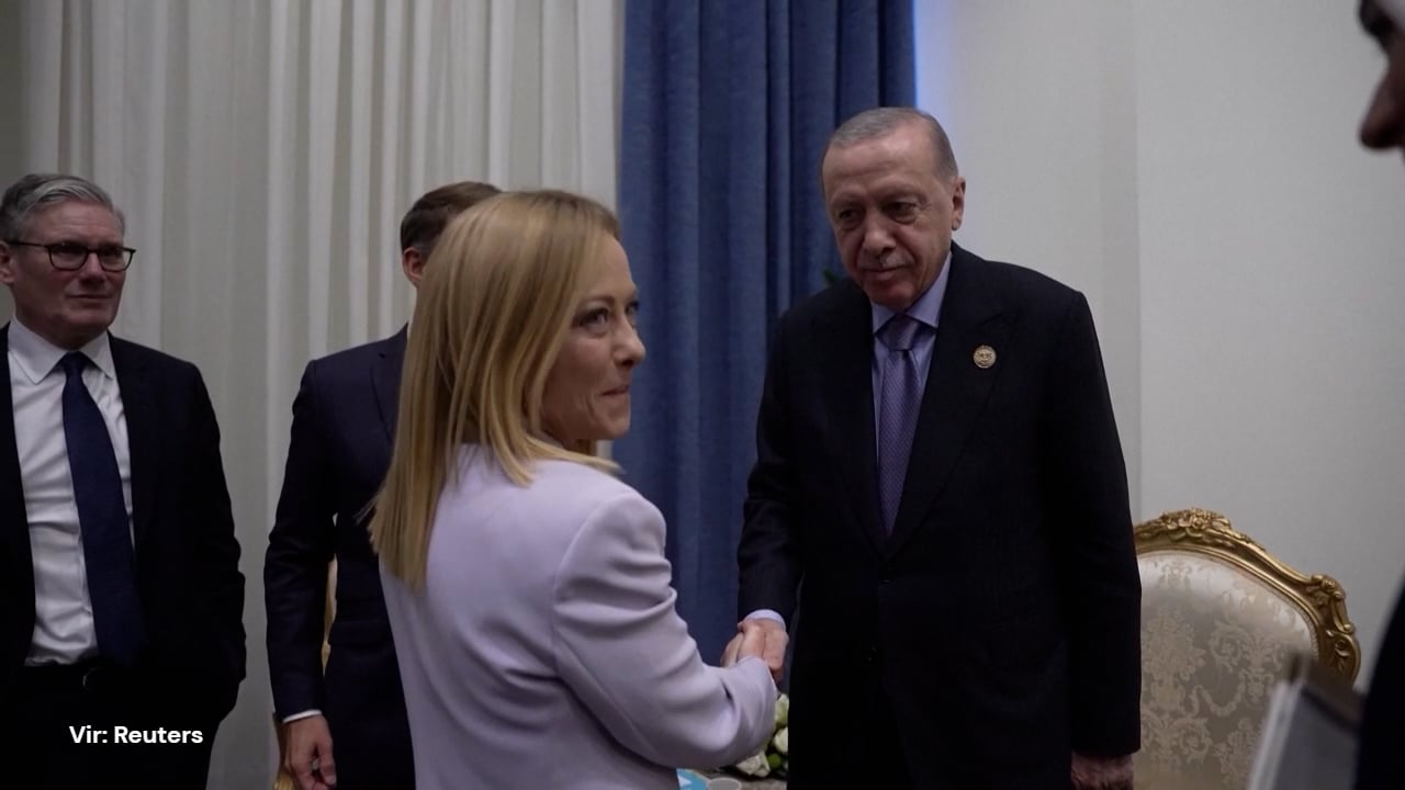 Erdogan predlagal Meloni, naj neha kaditi. Macron: To je nemogoče.